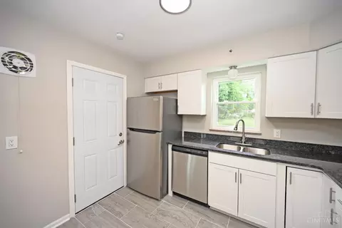 Kitchen - 1607 Centerridge Ave, Cincinnati, OH 45231 photo 2 of 3