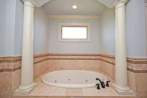 Bath - 4570 Braid Ln, Mason, OH 45040 photo 3 of 10