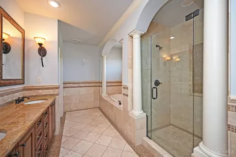 Bath - 4570 Braid Ln, Mason, OH 45040 photo 4 of 10