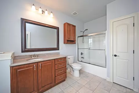 Bath - 4570 Braid Ln, Mason, OH 45040 photo 6 of 10