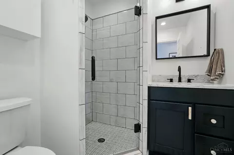 Bath - 3861 Homewood Rd, Mariemont, OH 45227 photo 4 of 4