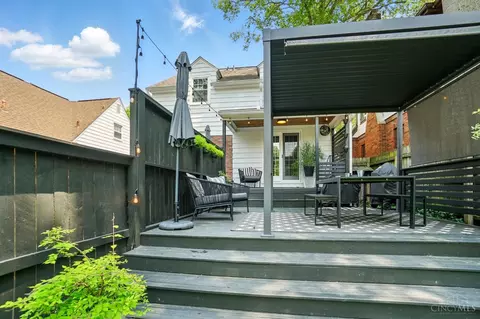 Exterior - 3861 Homewood Rd, Mariemont, OH 45227 photo 6 of 8
