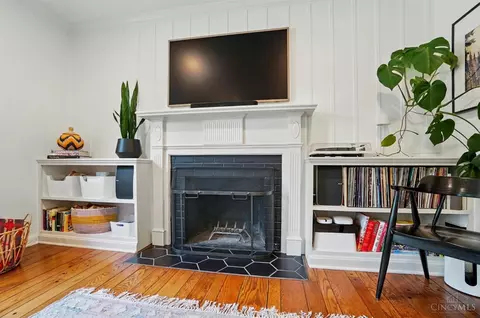 Living - 3861 Homewood Rd, Mariemont, OH 45227 photo 2 of 3