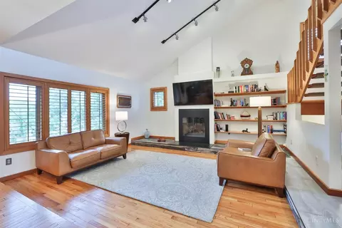 Living - 3477 Mcfarlan Rd, Cincinnati, OH 45211 photo 1 of 2