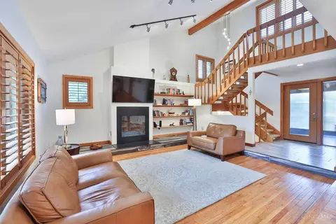Living - 3477 Mcfarlan Rd, Cincinnati, OH 45211 photo 2 of 2
