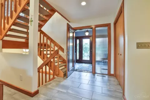 Entry Way - 3477 Mcfarlan Rd, Cincinnati, OH 45211 photo 2 of 6