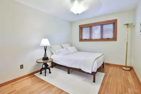 Bedroom - 3477 Mcfarlan Rd, Cincinnati, OH 45211 photo 4 of 7