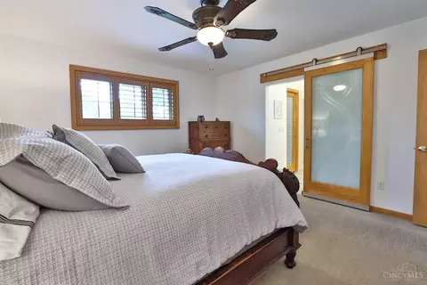 Bedroom - 3477 Mcfarlan Rd, Cincinnati, OH 45211 photo 3 of 7