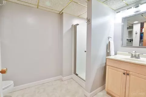 Bath - 3477 Mcfarlan Rd, Cincinnati, OH 45211 photo 6 of 6