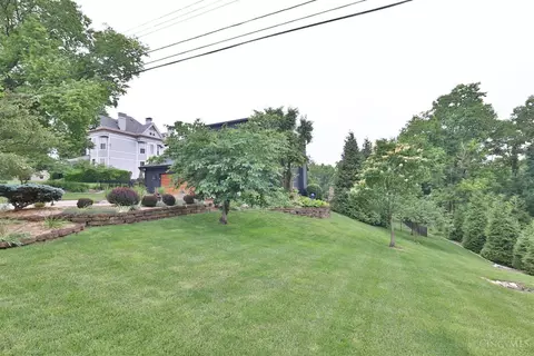 Exterior - 3477 Mcfarlan Rd, Cincinnati, OH 45211 photo 22 of 23