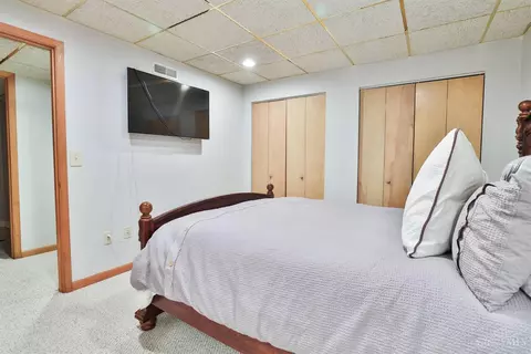 Bedroom - 3477 Mcfarlan Rd, Cincinnati, OH 45211 photo 7 of 7