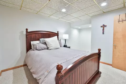 Bedroom - 3477 Mcfarlan Rd, Cincinnati, OH 45211 photo 6 of 7