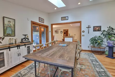 Dining - 3477 Mcfarlan Rd, Cincinnati, OH 45211 photo 3 of 3