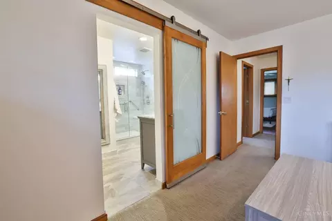 Entry Way - 3477 Mcfarlan Rd, Cincinnati, OH 45211 photo 6 of 6