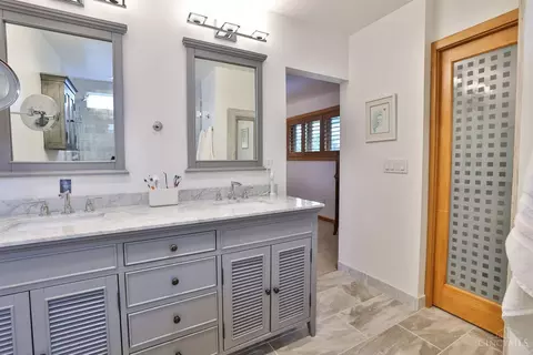 Bath - 3477 Mcfarlan Rd, Cincinnati, OH 45211 photo 5 of 6