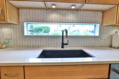 Kitchen - 3477 Mcfarlan Rd, Cincinnati, OH 45211 photo 5 of 5