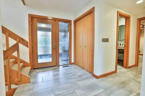 Entry Way - 3477 Mcfarlan Rd, Cincinnati, OH 45211 photo 4 of 6