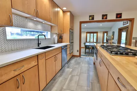 Kitchen - 3477 Mcfarlan Rd, Cincinnati, OH 45211 photo 4 of 5