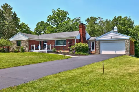 3266 S Woods Ln, Amberley, OH 45213