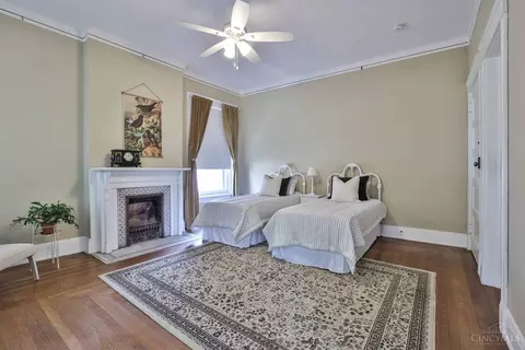 Bedroom - 2334 Upland Pl, Cincinnati, OH 45206 photo 6 of 7