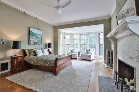 Bedroom - 2334 Upland Pl, Cincinnati, OH 45206 photo 1 of 7