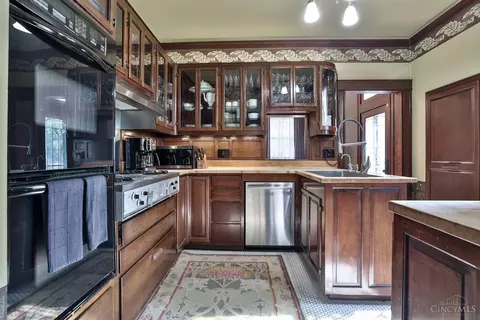 Kitchen - 2334 Upland Pl, Cincinnati, OH 45206 photo 1 of 6
