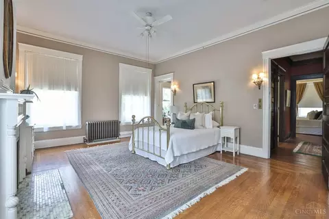 Bedroom - 2334 Upland Pl, Cincinnati, OH 45206 photo 4 of 7