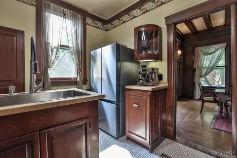 Kitchen - 2334 Upland Pl, Cincinnati, OH 45206 photo 4 of 6