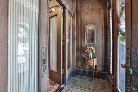 Entry Way - 2334 Upland Pl, Cincinnati, OH 45206 photo 8 of 9