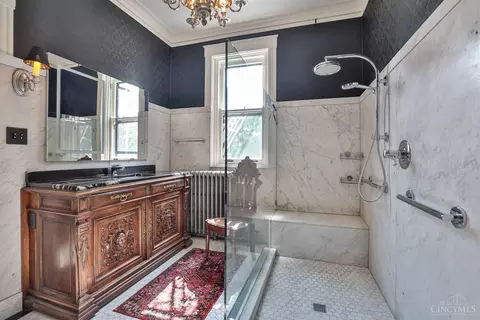 Bath - 2334 Upland Pl, Cincinnati, OH 45206 photo 1 of 8