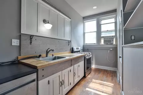 Kitchen - 2334 Upland Pl, Cincinnati, OH 45206 photo 5 of 6