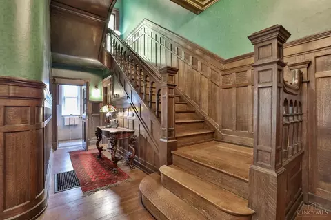 Entry Way - 2334 Upland Pl, Cincinnati, OH 45206 photo 5 of 9