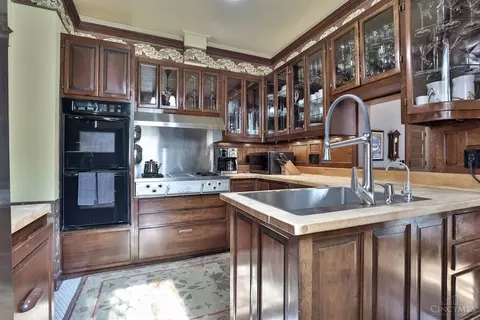 Kitchen - 2334 Upland Pl, Cincinnati, OH 45206 photo 2 of 6
