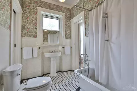 Bath - 2334 Upland Pl, Cincinnati, OH 45206 photo 5 of 8