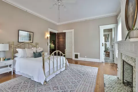 Bedroom - 2334 Upland Pl, Cincinnati, OH 45206 photo 5 of 7