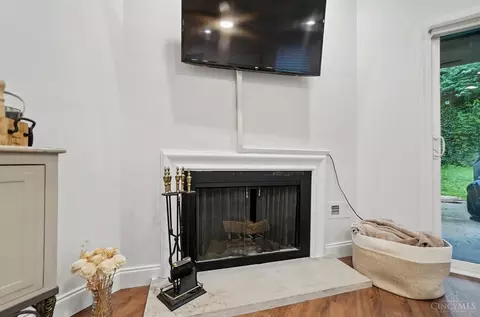 Living - 983 Paradrome St, Cincinnati, OH 45202 photo 3 of 4
