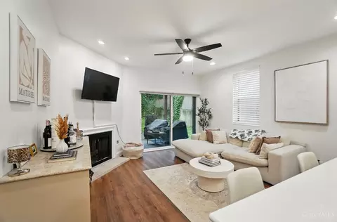 Living - 983 Paradrome St, Cincinnati, OH 45202 photo 2 of 4