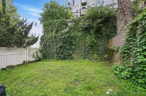 Exterior - 983 Paradrome St, Cincinnati, OH 45202 photo 8 of 12