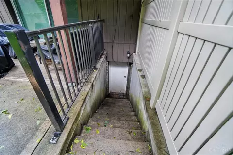 Exterior - 983 Paradrome St, Cincinnati, OH 45202 photo 6 of 12