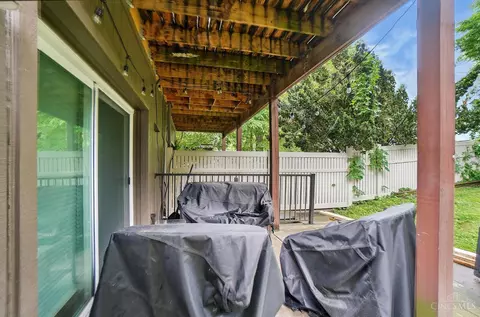 Exterior - 983 Paradrome St, Cincinnati, OH 45202 photo 7 of 12
