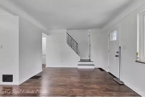 Living - 5035 Willnet Dr, Cincinnati, OH 45238 photo 3 of 5