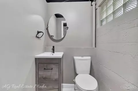 Bath - 5035 Willnet Dr, Cincinnati, OH 45238 photo 3 of 3