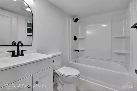 Bath - 5035 Willnet Dr, Cincinnati, OH 45238 photo 2 of 3