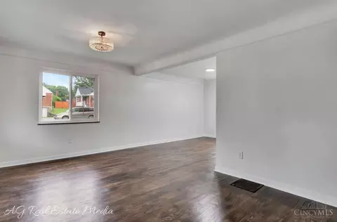 Living - 5035 Willnet Dr, Cincinnati, OH 45238 photo 1 of 5