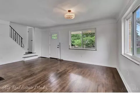 Living - 5035 Willnet Dr, Cincinnati, OH 45238 photo 5 of 5