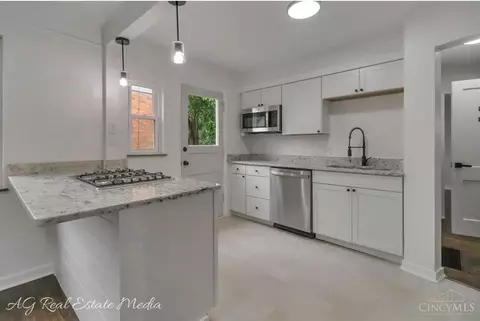 Kitchen - 5035 Willnet Dr, Cincinnati, OH 45238 photo 2 of 5