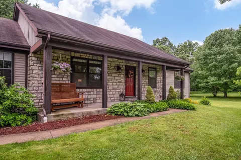 1709 White Birch Ln, Amelia, OH 45102