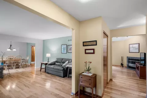 1709 White Birch Ln, Amelia, OH 45102 photo 3