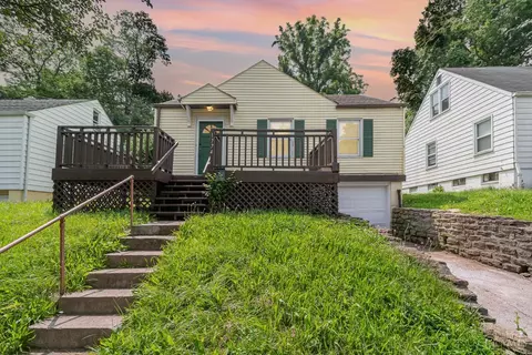 1774 Ashbrook Dr, Cincinnati, OH 45238