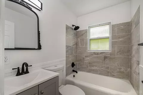 Bath - 1774 Ashbrook Dr, Cincinnati, OH 45238 photo 1 of 1